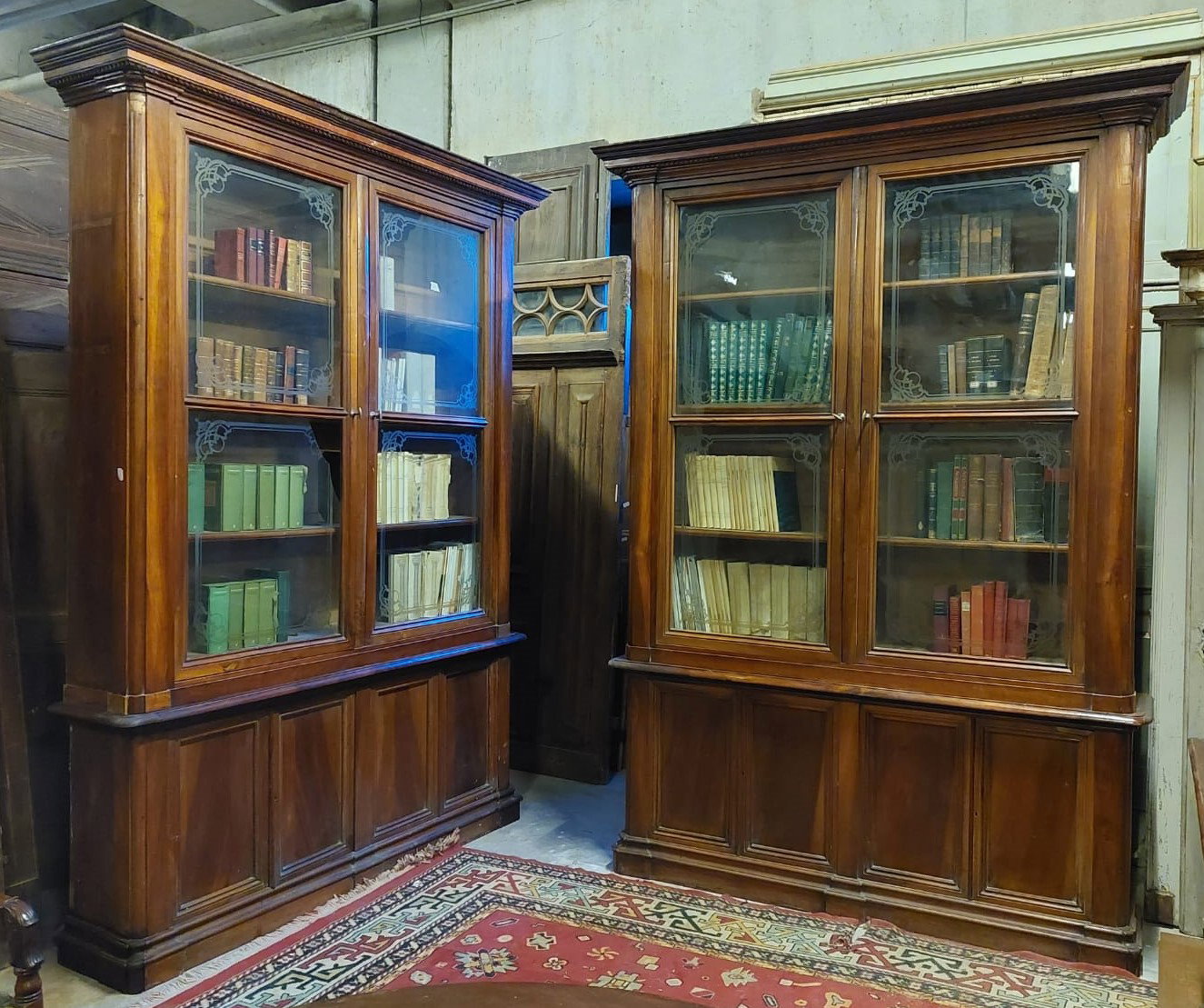 lib135 - paire de bibliothèques en noyer, époque XIXe siècle, cm L 186 x H 273 x P 40